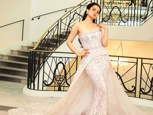 व्हाइट गाउन में कंगना रनौत