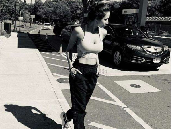 स्पोर्ट्स ब्रा और जॉगर्स में मलाइका अरोड़ा