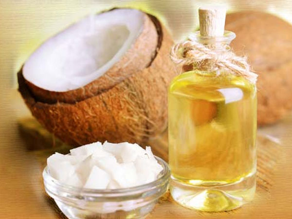 झाइयों को कम करने के लिए यूज करें नारियल तेल