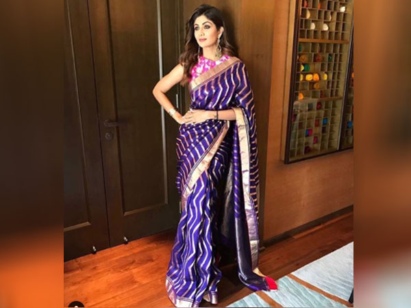 ब्लू साड़ी में शिल्पा शेट्टी ब्लू साड़ी में शिल्पा शेट्टी