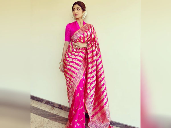 पिंक सिल्क साड़ी में शिल्पा शेट्टी पिंक सिल्क साड़ी में शिल्पा शेट्टी