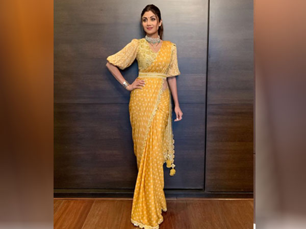 येलो कलर की साड़ी में शिल्पा शेट्टी येलो कलर की साड़ी में शिल्पा शेट्टी