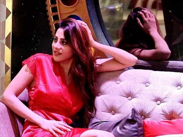 रेड नाइट ड्रेस में निक्की तंबोली