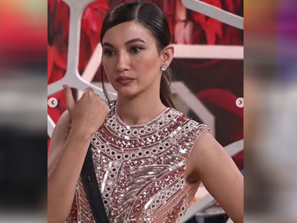 Gauhar Khan Fashionable Look