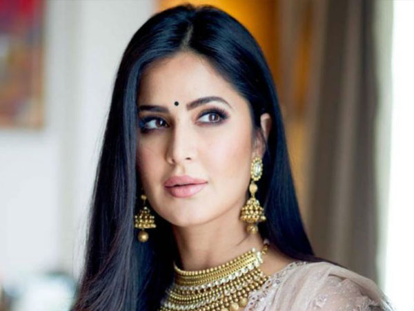 करवा चौथ पर लगाएं छोटी बिंदी