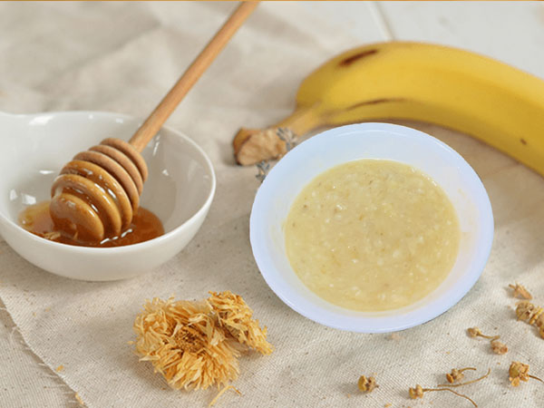 केला दही और ऑलिव ऑयल फेस मास्क