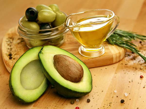 एवोकैडो, एलोवेरा और ऑलिव ऑयल फेस मास्क