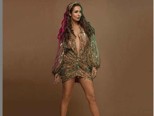 गोल्डन शॉर्ट ड्रेस में मलाइका अरोड़ा