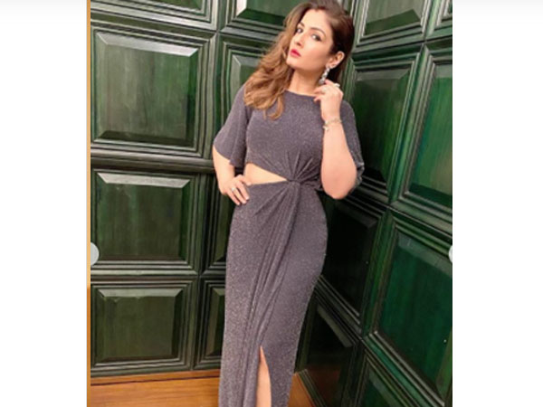 स्लिट गाउन में रवीना टंडन