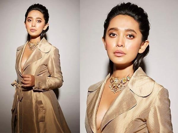 गोल्डन आउटफिट में सयानी गुप्ता गोल्डन आउटफिट में सयानी गुप्ता