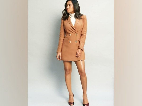 ब्राउन ब्लेजर ड्रेस में सयानी गुप्ता ब्राउन ब्लेजर ड्रेस में सयानी गुप्ता