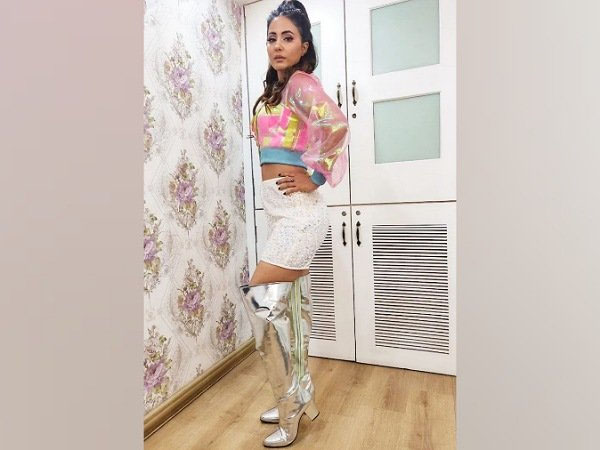 Hina Khan Glamorous Look