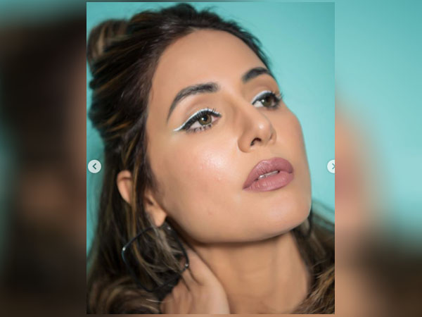 हिना खान व्हाइट लाइनर मेकअप लुक