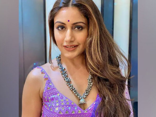 सुरभि चंदना मेकअप सुरभि चंदना मेकअप