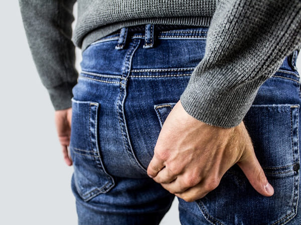 पिलोनाइडल सिस्ट के लक्षण-