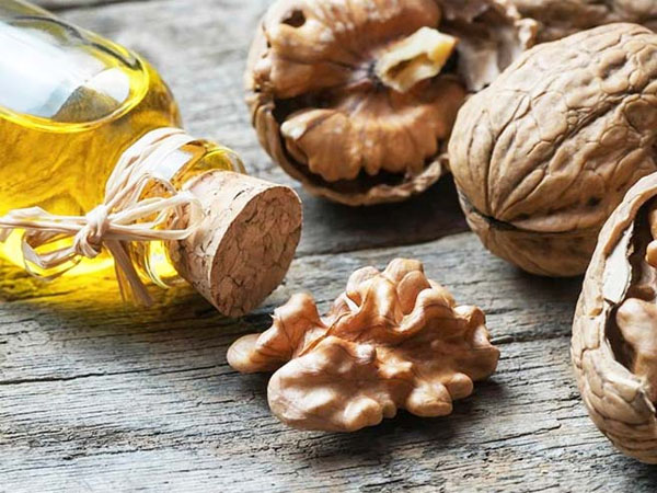 बालों के लिए अखरोट ऑयल