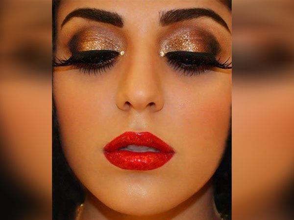 ब्राइट कलर लिपस्टिक