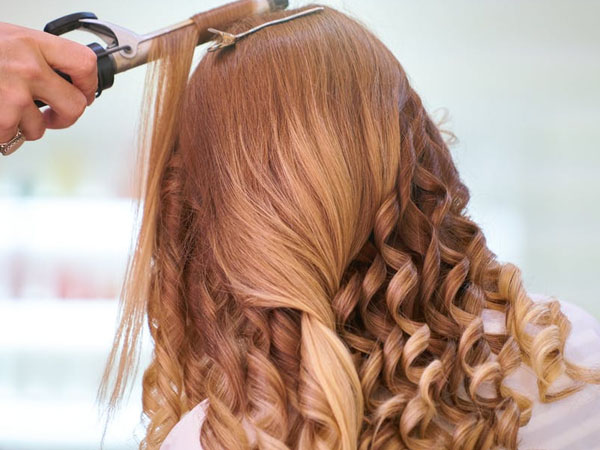 कर्ल करते समय बालों को ठंडा होने दें