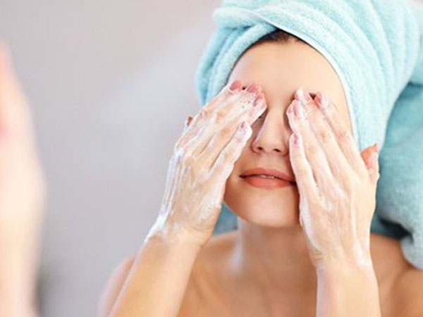 क्लींजर का करें इस्तेमाल