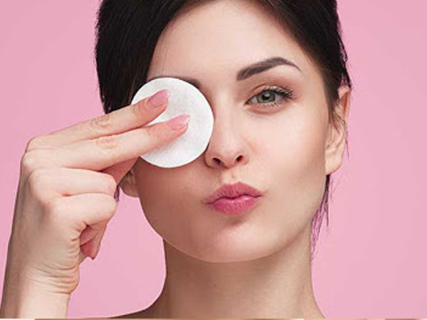 मेकअप रिमूव करें