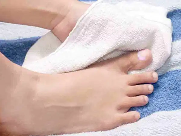 गर्म टॉवल का करें इस्तेमाल