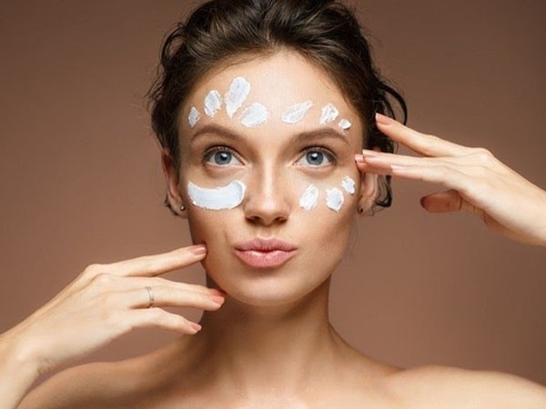 मॉइश्चराइजिंग