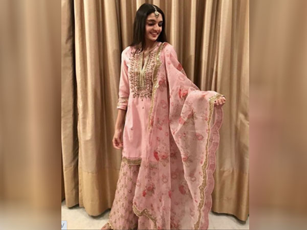 गोवर्धन पूजा के लिए खूबसूरत इंडियन ड्रेस