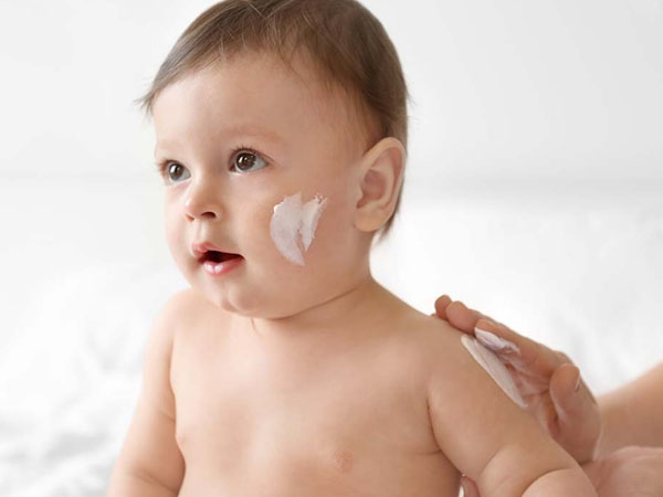  नेचुरल मॉइश्चराइजर का करें इस्तेमाल