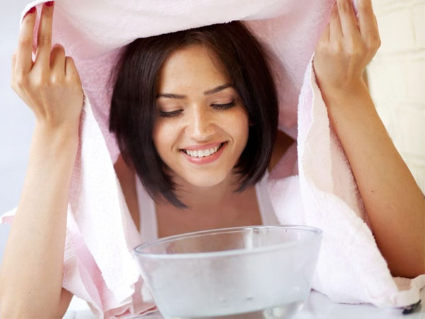 चेहरे पर स्टीम दें