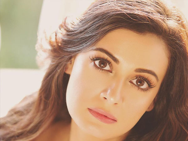 स्किन को हाइड्रेट करने के लिए पीती हैं पानी