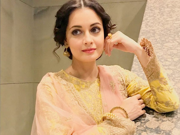 दीया के मेकअप करने तरीका