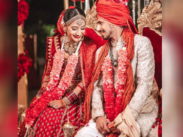  लाल लहंगे में धनश्री वर्मा 