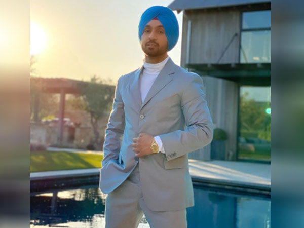 ग्रे कलर का पैंटसूट