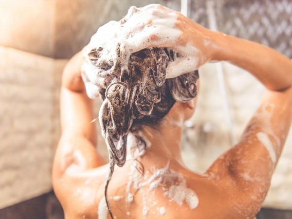 हफ्ते में दो बार शैंपू करना
