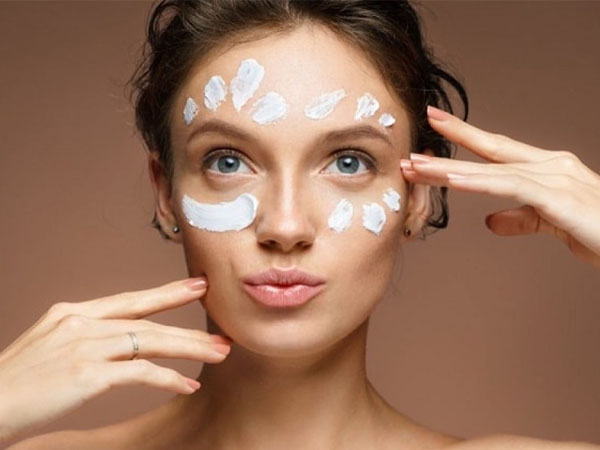 क्रीम और मॉइश्चराइजर का करें इस्तेमाल