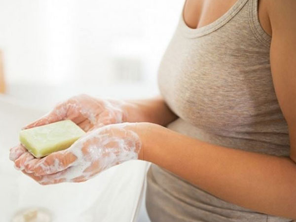 हार्श साबुन का इस्तेमाल ना करें