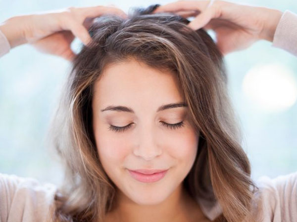 बालों की मसाज