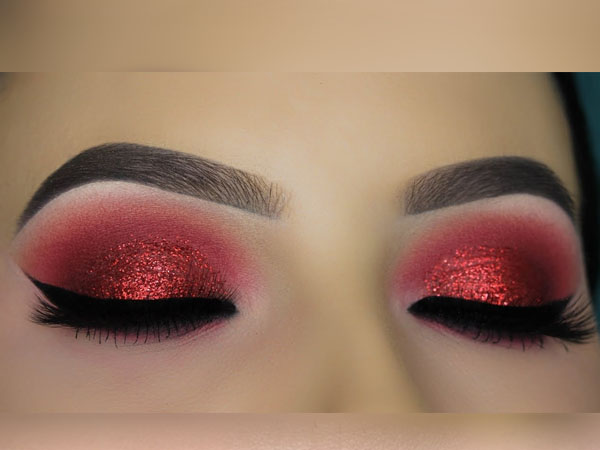 रेड स्मोकि आई मेकअप