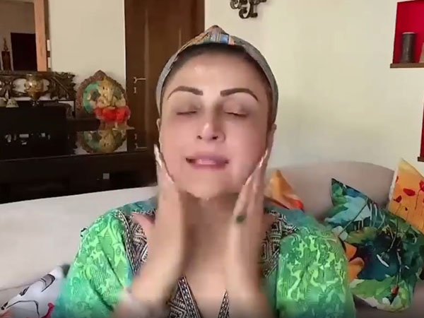 फेस क्लीनिंग