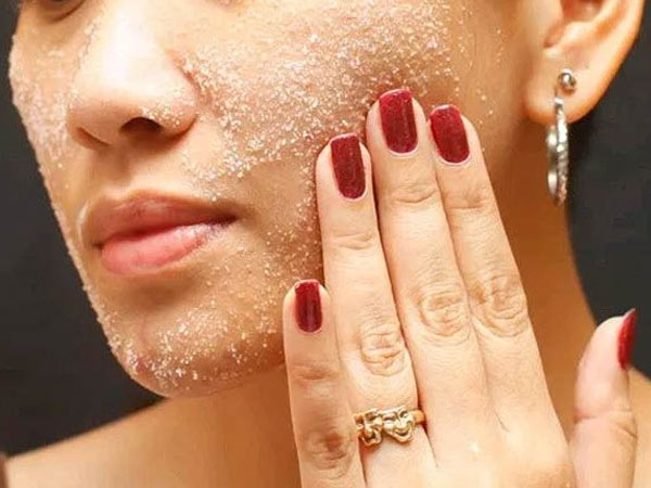 फेस स्क्रब के लिए बेकिंग सोडा का इस्तेमाल