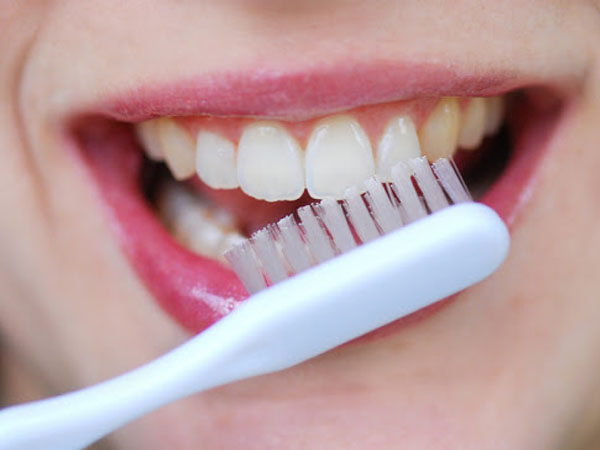 दांतों को चमकाने के लिए बेकिंग सोडा