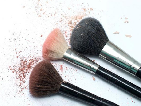 मेकअप ब्रश