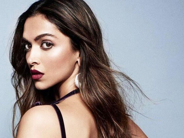 बोल्ड लिपस्टिक