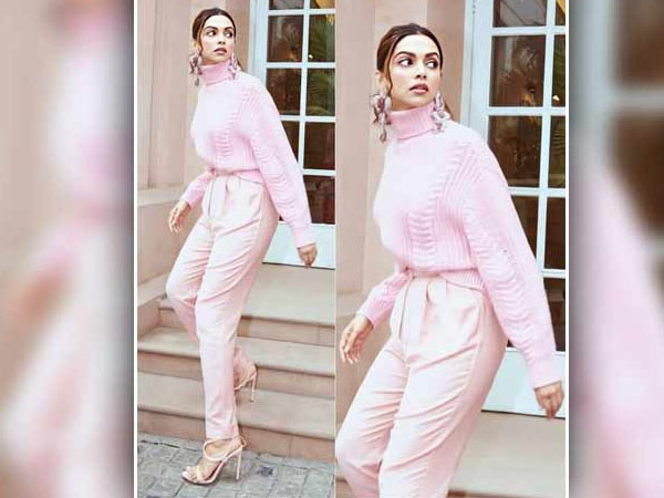 पिंक आउटफिट 