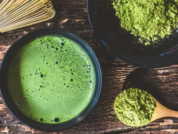 ग्लोइंग स्किन के लिए माचा टी फेस पैक