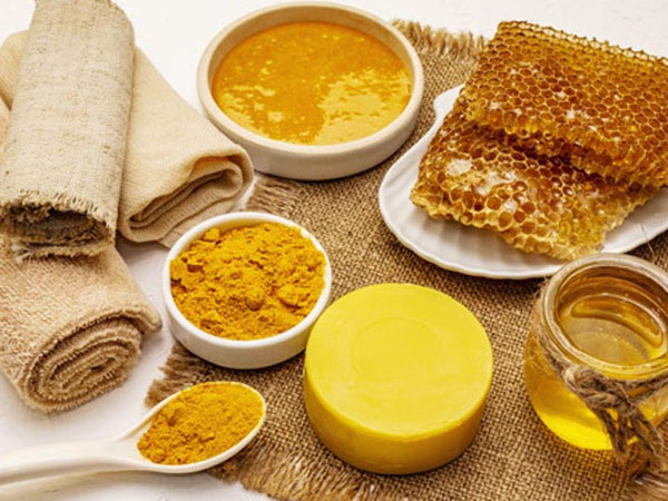शहद हल्दी फेस पैक