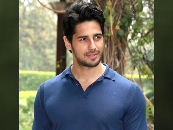 हेयरकट और दाढ़ी पर ध्यान देना