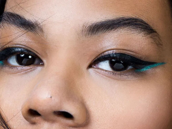 ब्लैक लाइनर के साथ मिक्स करें कलर्ड लाइनर