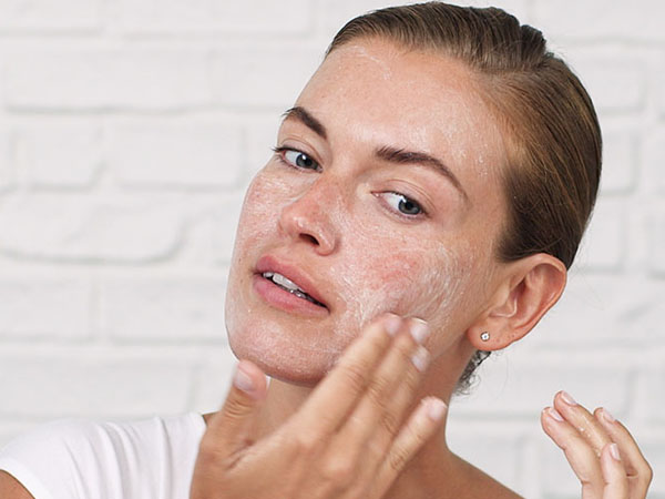 स्किन टाइप के अनुसार करें स्क्रब 