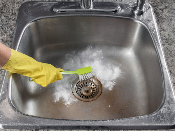 These Things You Should Never Store Under Your Kitchen Sink—and 5 You Should